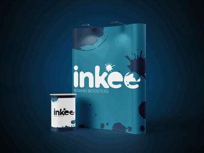  Free Curved Exhibition Stand Mockup 3